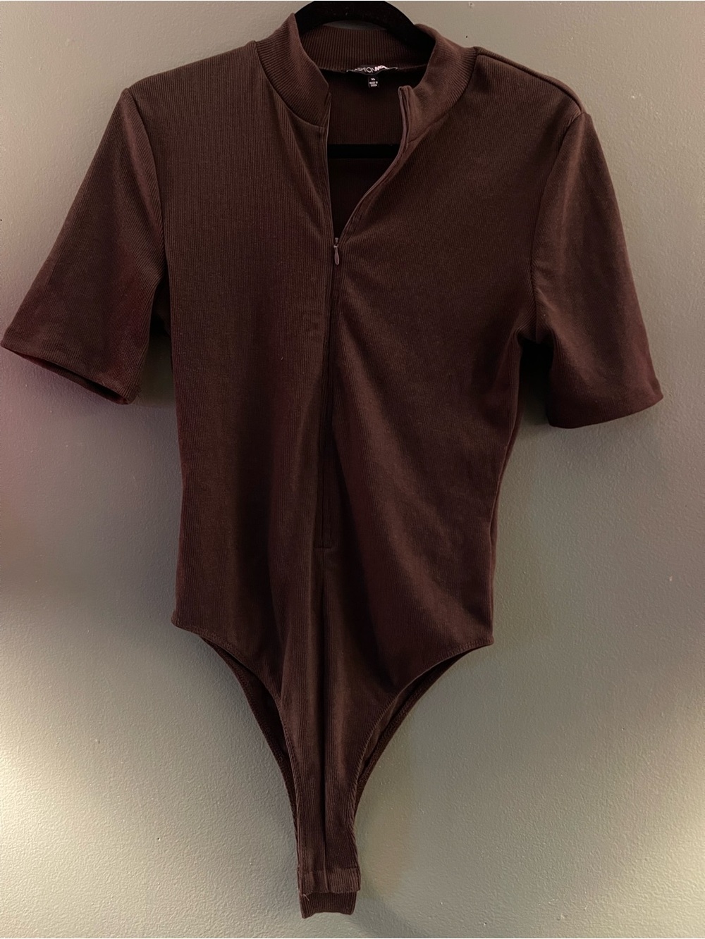 Women’sFashion Nova Brown Short-Sleeve Zip-Front One-Piece Bodysuit